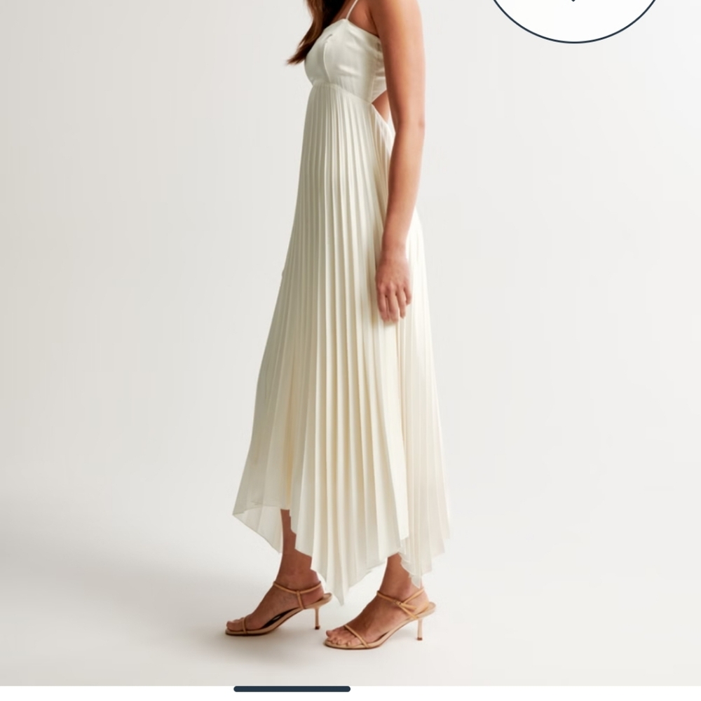 The A&F Giselle Clasp-Back Pleated Midi - Petite Large